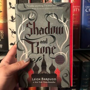 Shadow & Bone | Leigh Bardugo